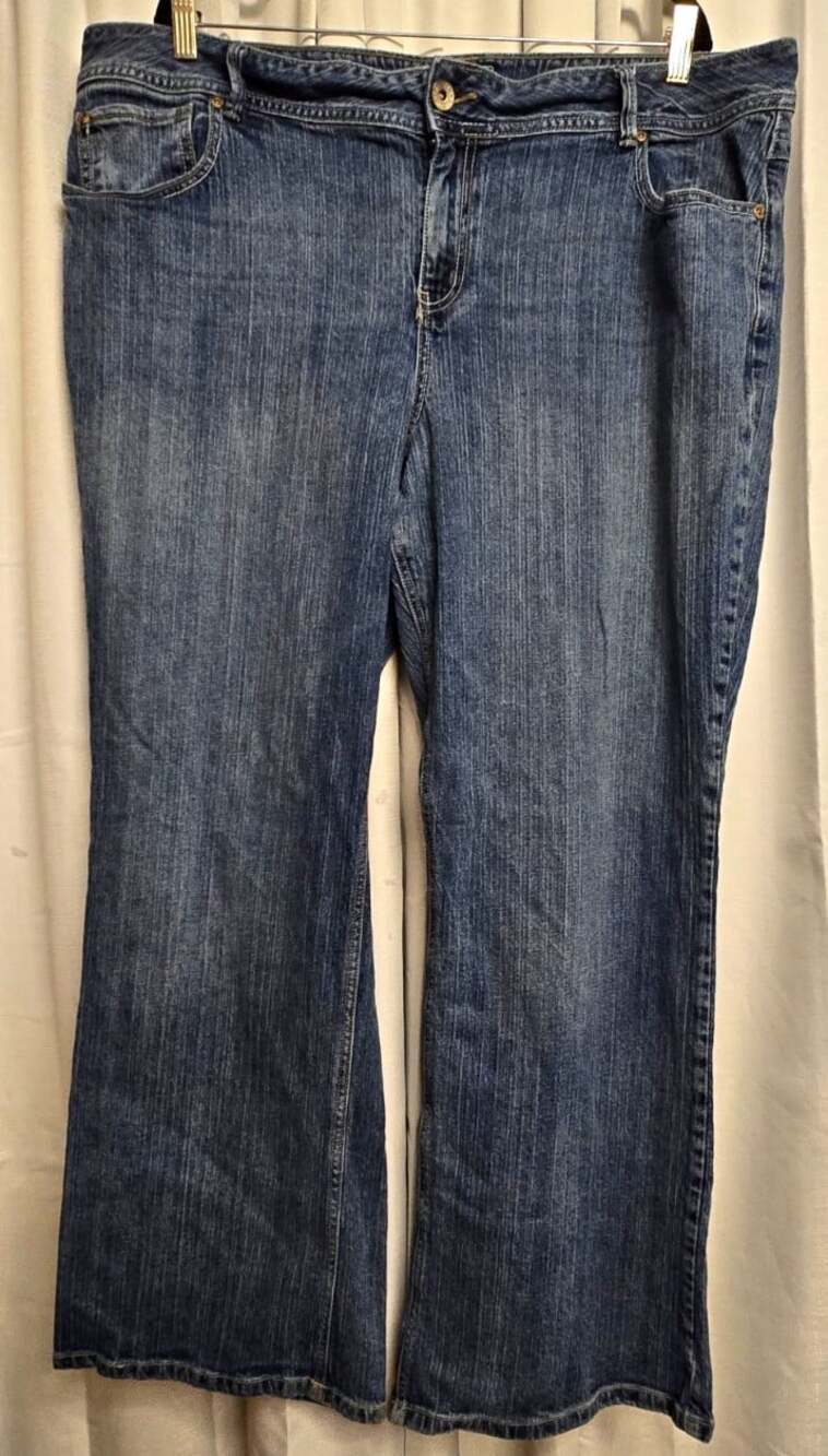 Cato Premium Women Plus Size 24W Blue Medium Wash Straight Leg Jeans 5-Pocket